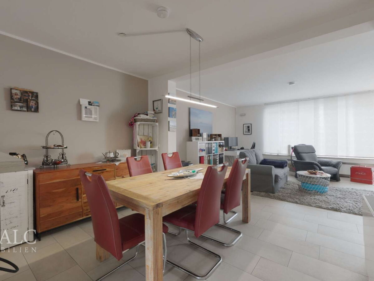 Wohnzimmer mit Essbereich